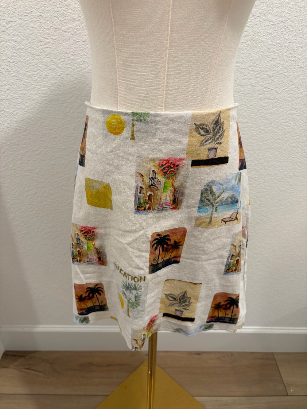 C&C California White Vacation Print Mini Skirt size small